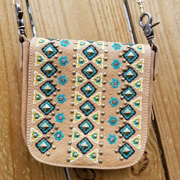 Montana West Handbags - MONTANA WEST • Delila Crossbody Purse